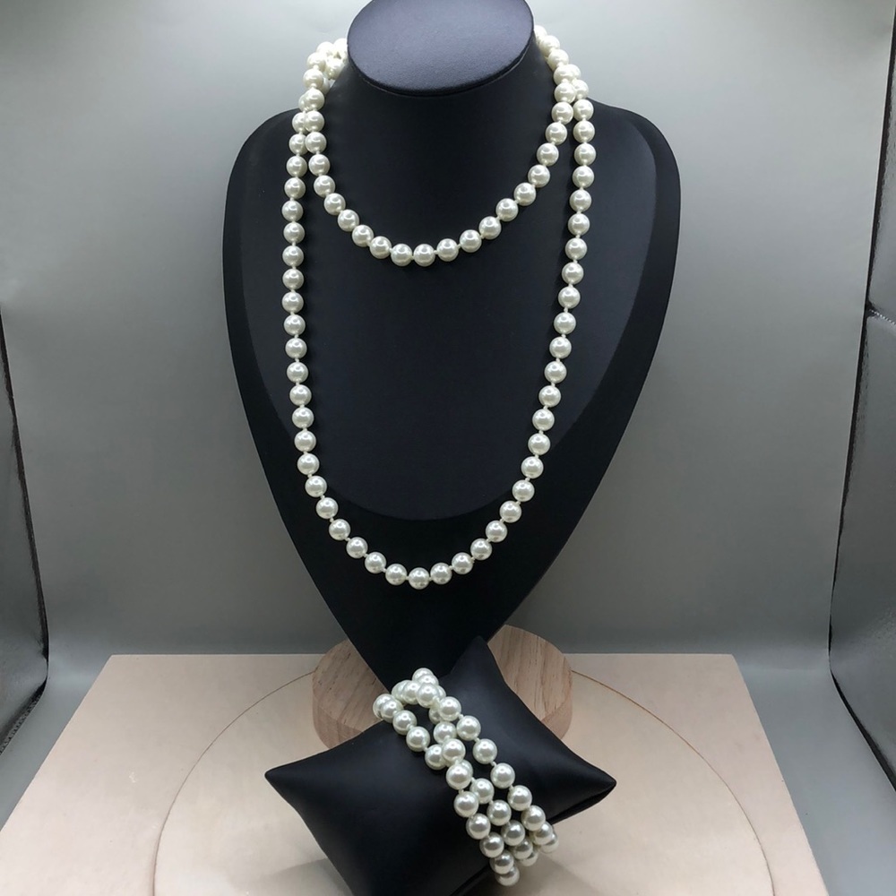 Premier Designs Faux Pearls Necklace and Bracelet.